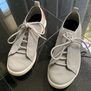 NWOT Womens Merrill sneakers
